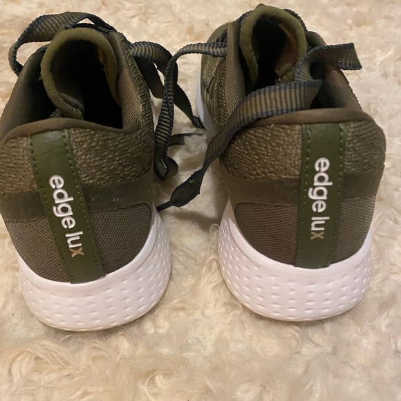 Brand new adidas shoes 7.5 - Picture 2 of 7